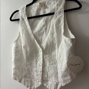 Passport Eyelet Vest - L - NWT